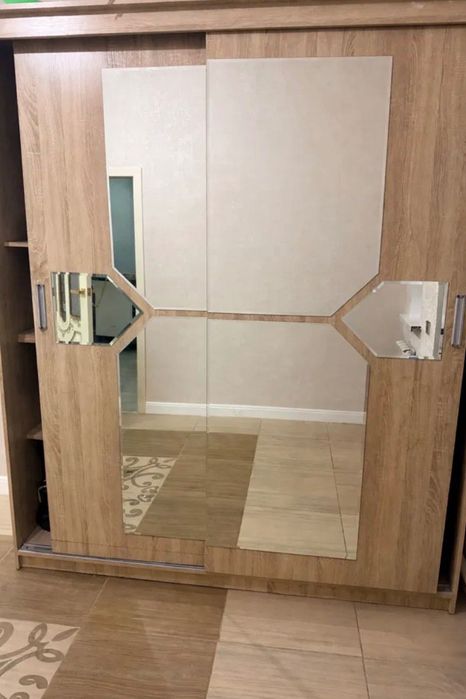 Шкаф спальный большой