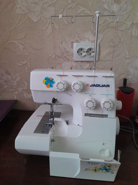 Продам трикотажный оверлок