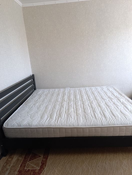 Двуспальная кровать