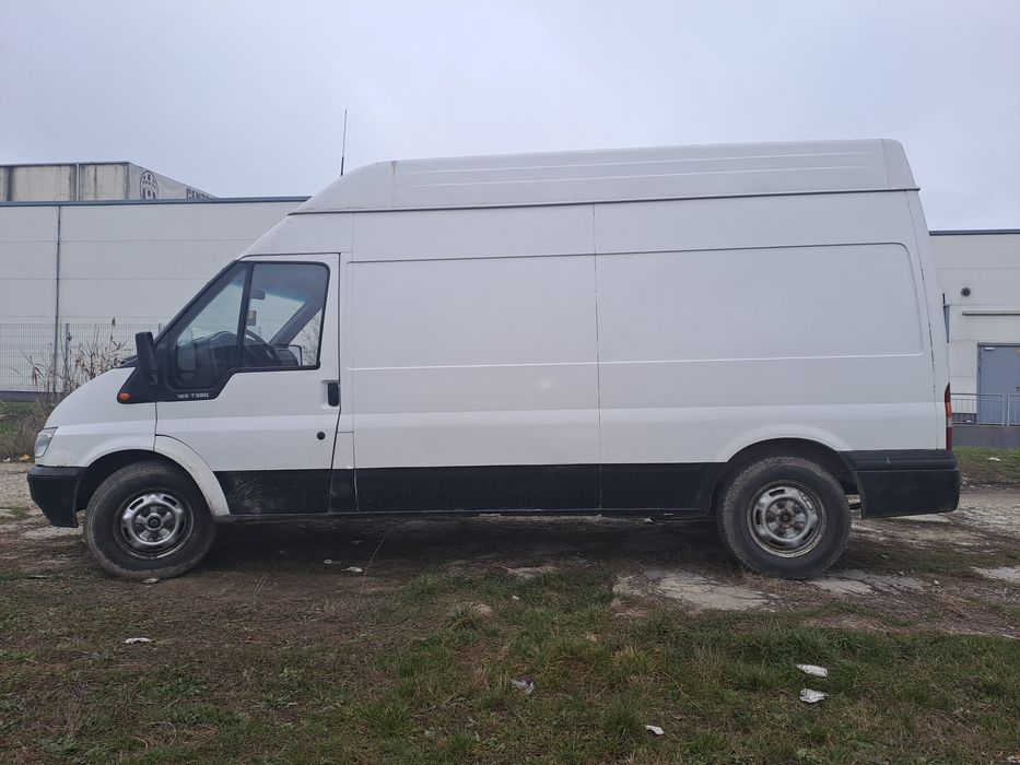 **Dubă Ford Transit**