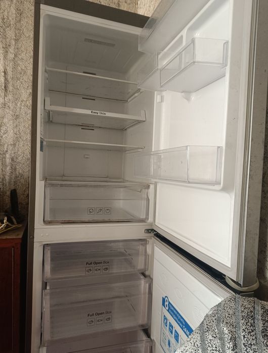 Рабочий холодильник SAMSUNG