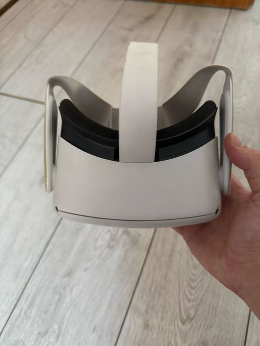 Vând Oculus Quest 2 – 128GB, Complet, Stare Foarte Bună