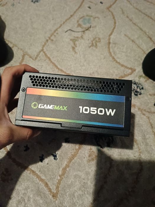 Блок питания Game Max RGB- 1050 Вт