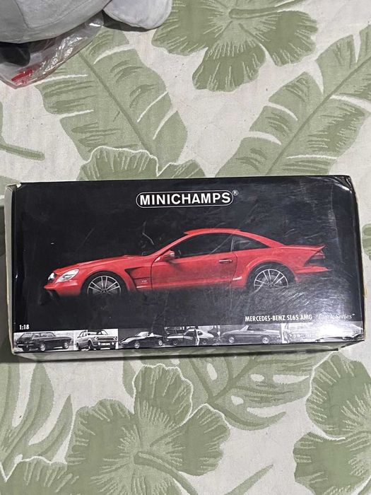 MINICHAMPS Mercedes-Benz SL65 AMG “Black Series” 1:18