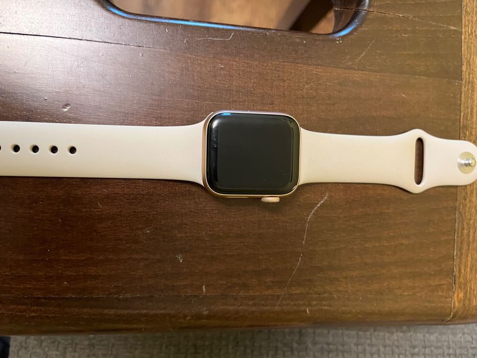 Часовник iwatch se 40mm gold