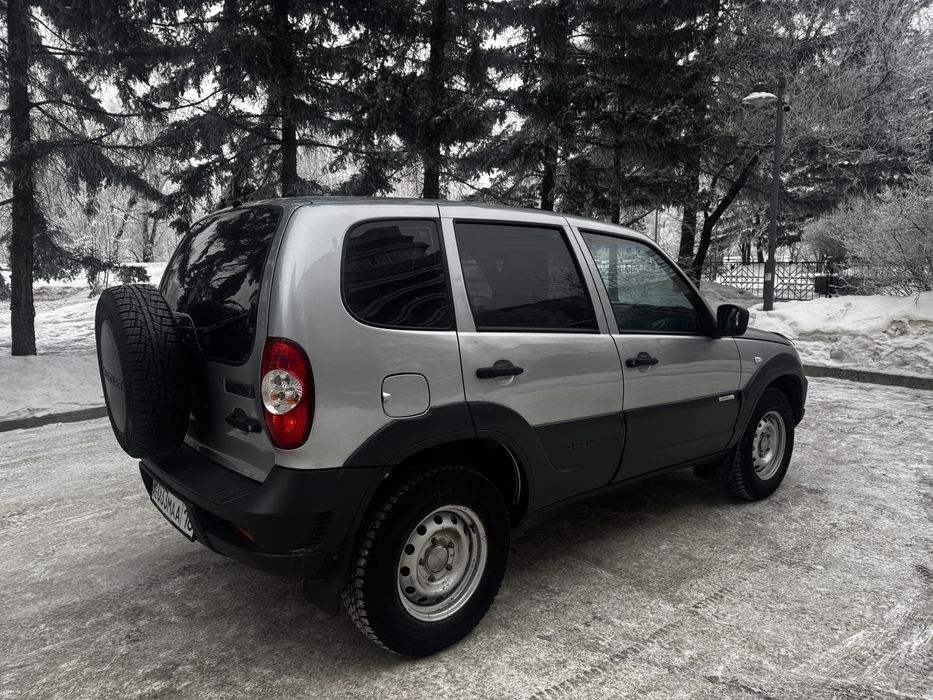 Niva Шевролет в одних руках