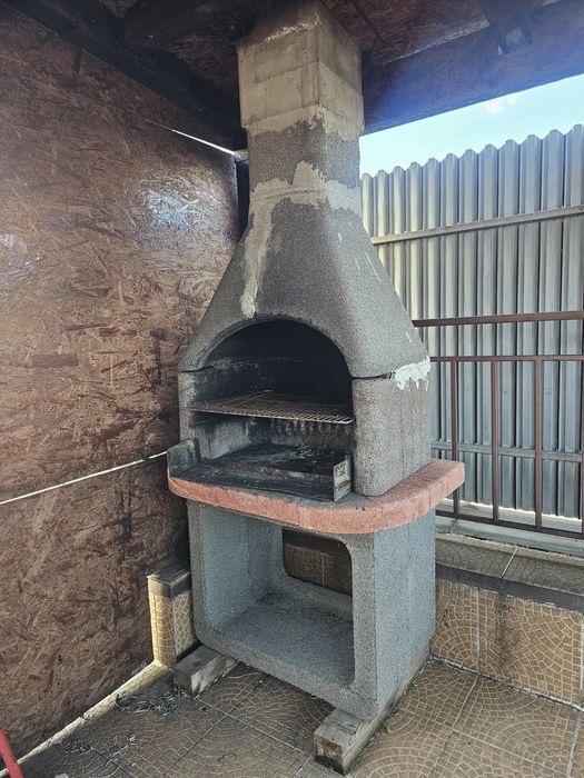 URGENT - Gratar beton/ciment de curte , pe lemne