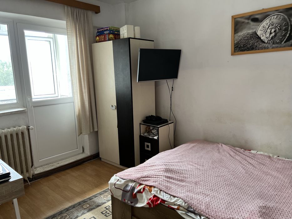 Lapus, bloc 1984, 3 balcoane termopan, centrala termica, AC