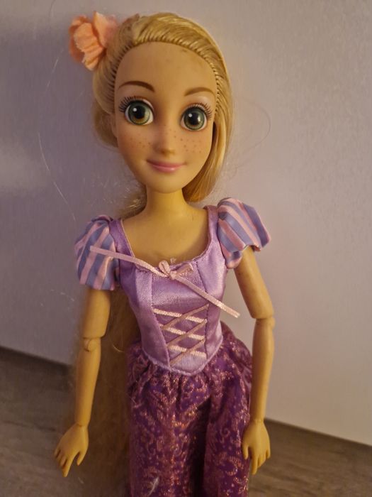 Păpușa Disney Rapunzel