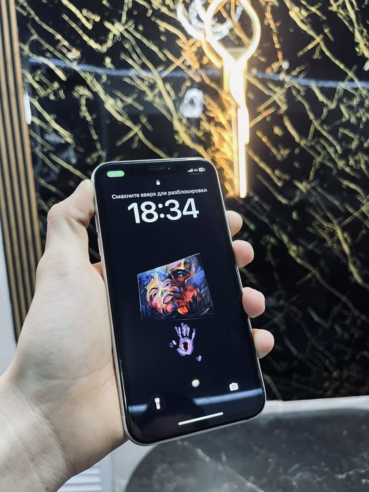 продаю iPhone XR