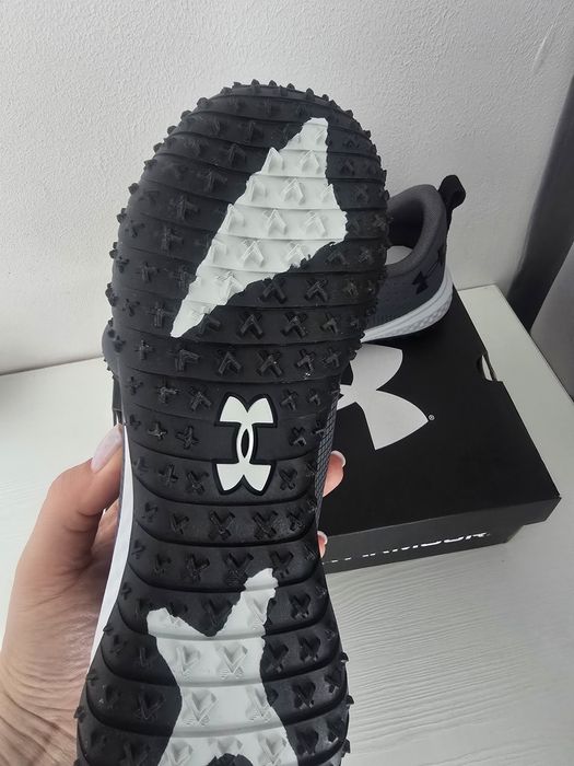 Чисто нови маратонки Under Armour