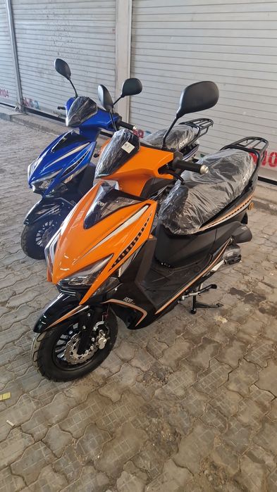 Scutere second-hand hand de vanzare