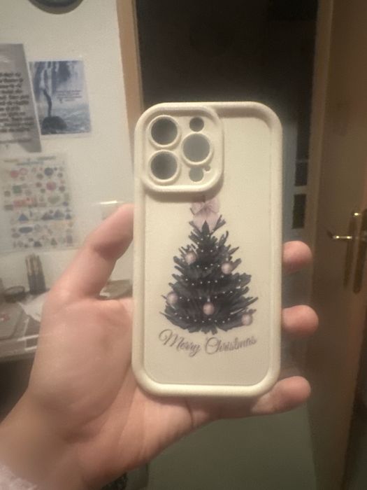 Vand husa de crarciun IPhone 13 Pro suoer buna si frumoasa