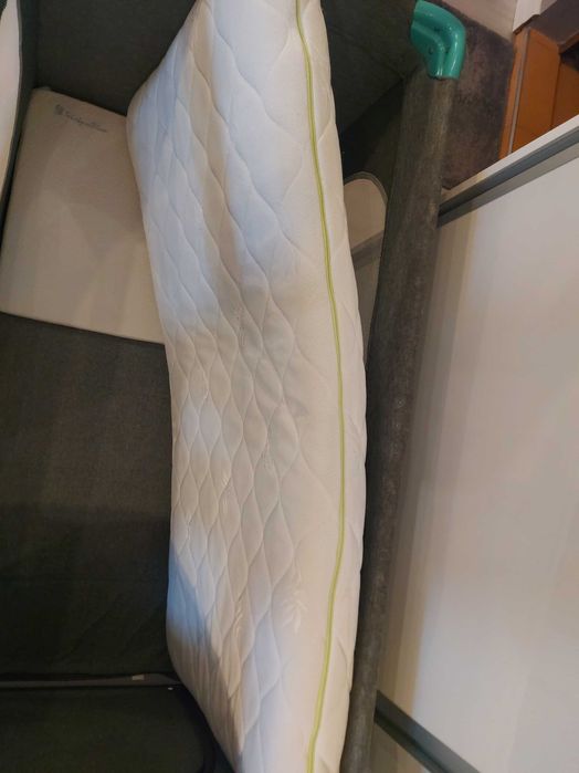 Детска кошара + матрак + антирефлуксна възглавница + протектор 2 бр