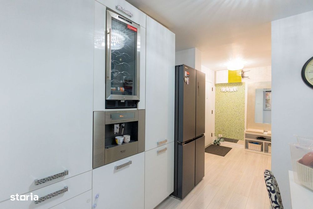De vânzare apartament cu 3 camere, parcare inclusa, Rogerius.