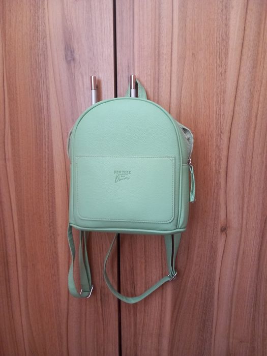 Дамска чанта, тип раничка