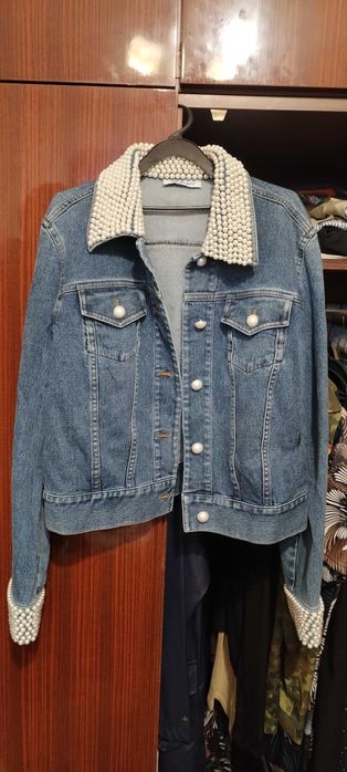 Дамско късо дънково яке с перли