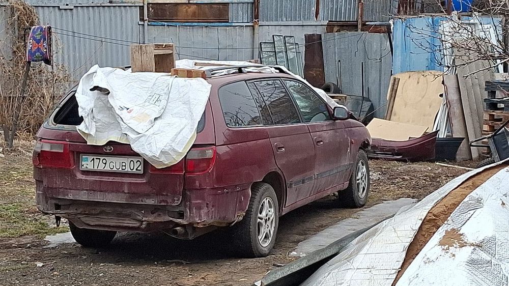 Автомобиль тойота карина е 1997года