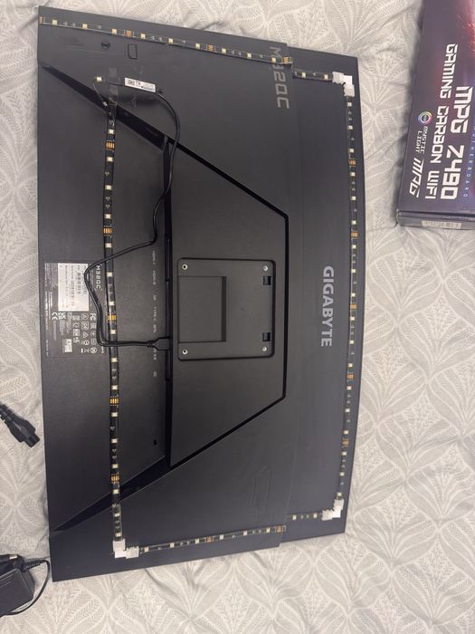 Monitor Gaming Curbat LED Gigabyte 32 inch 2k QHD (2560x1440), 165Hz (170Hz oc) + leduri pe spate cadou