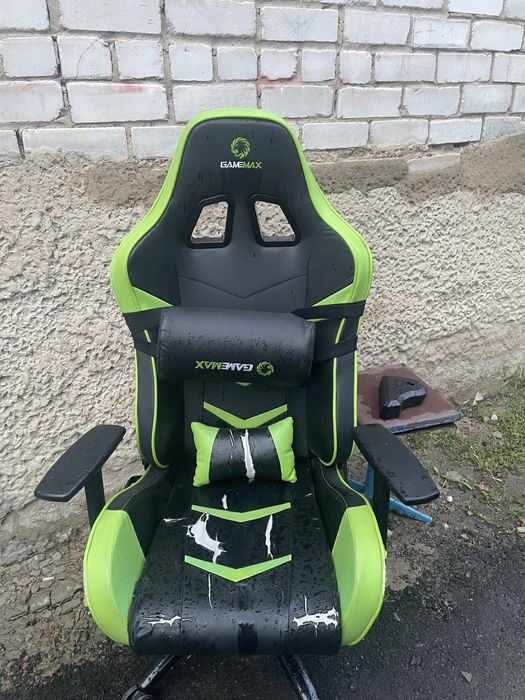 Игровое кресло GAMEMAX