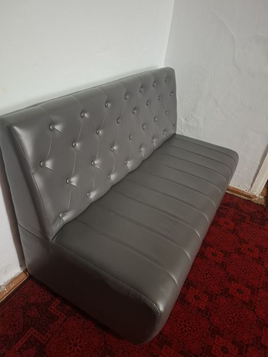 Продам диван для офиса салона