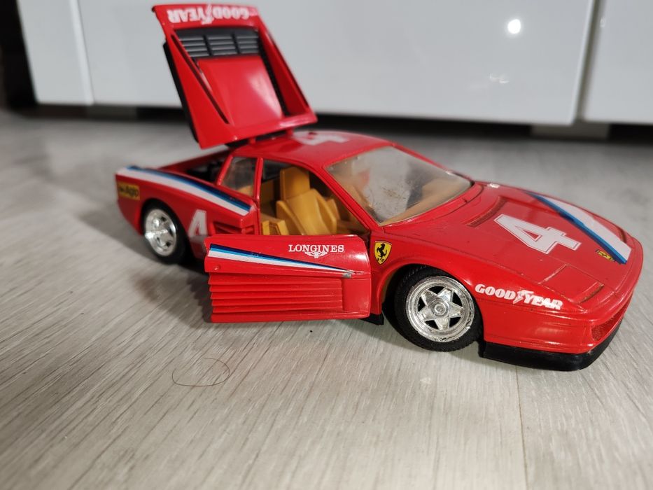 Vând Ferrari Testarosa macheta 1:24