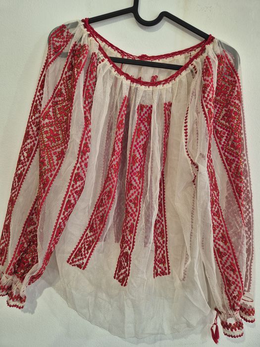 Ie traditionala cu margele