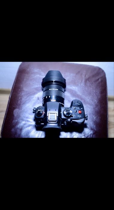Продавам хибридна фотокамера Panasonuc Lumix GH5S