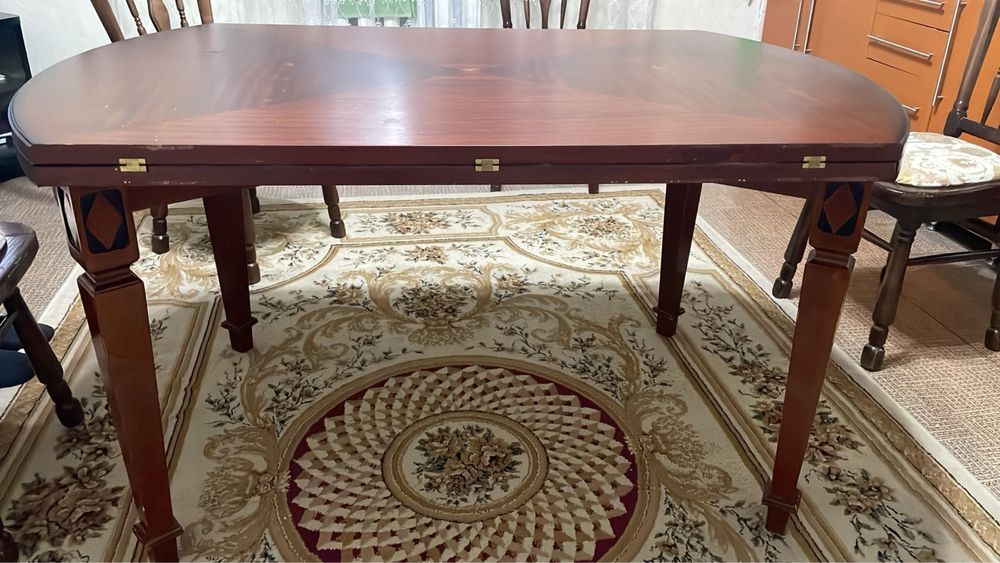 Кухонный деревянный стол