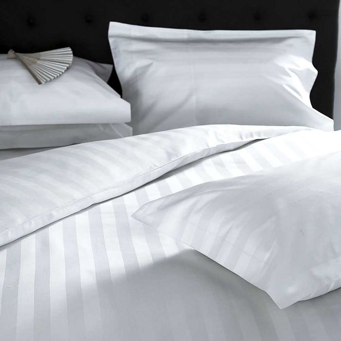 Set 2 fețe de pernă 50x70 cm.din damasc, bumbac 100%,culoarea Alb.