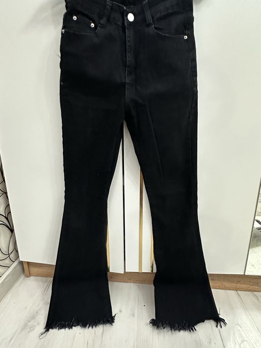 Клёш джинсы есть