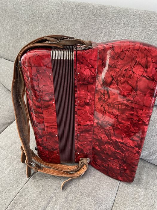 Acordeon Cantulia cu 96 de basi