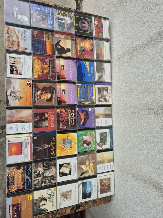 Vând Lot 40 CD cu muzică clasică mixta, made in Germany 

Artiști:

-