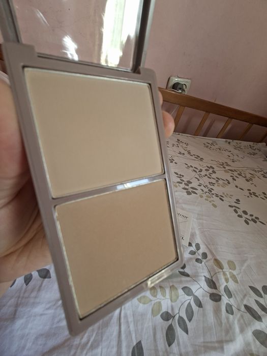 Koreyskiy Etude House firmasini Kontur pudrasi sotiladi.