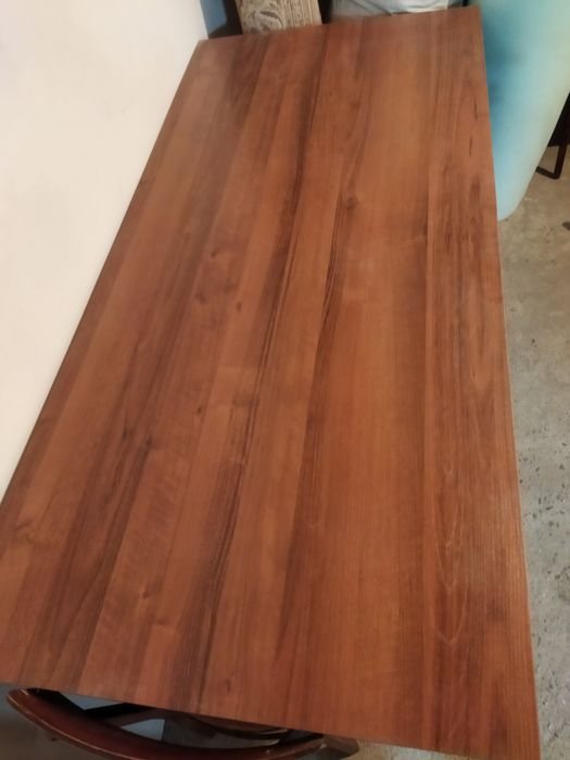 Стол из ламината