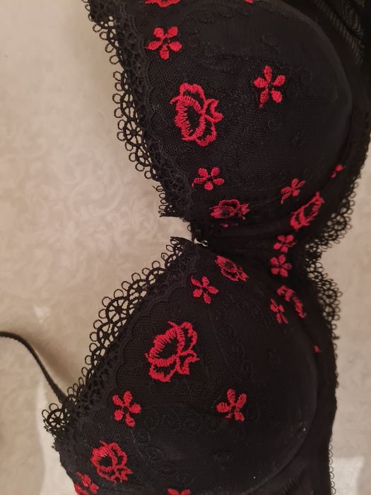 Продам новые бюстгалтера разные