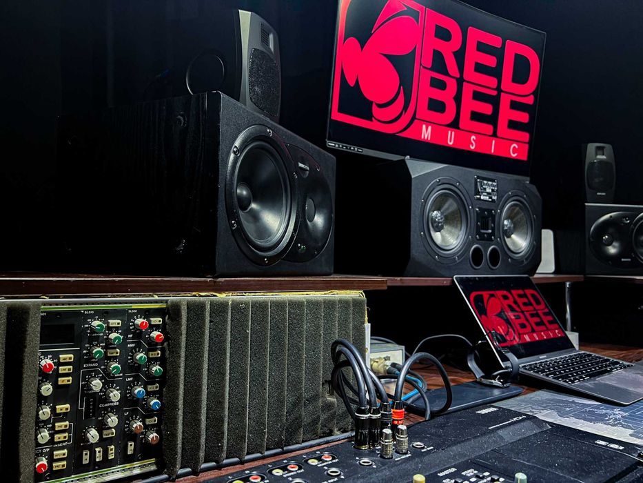 Профессиональная студия звукозаписи Red Bee