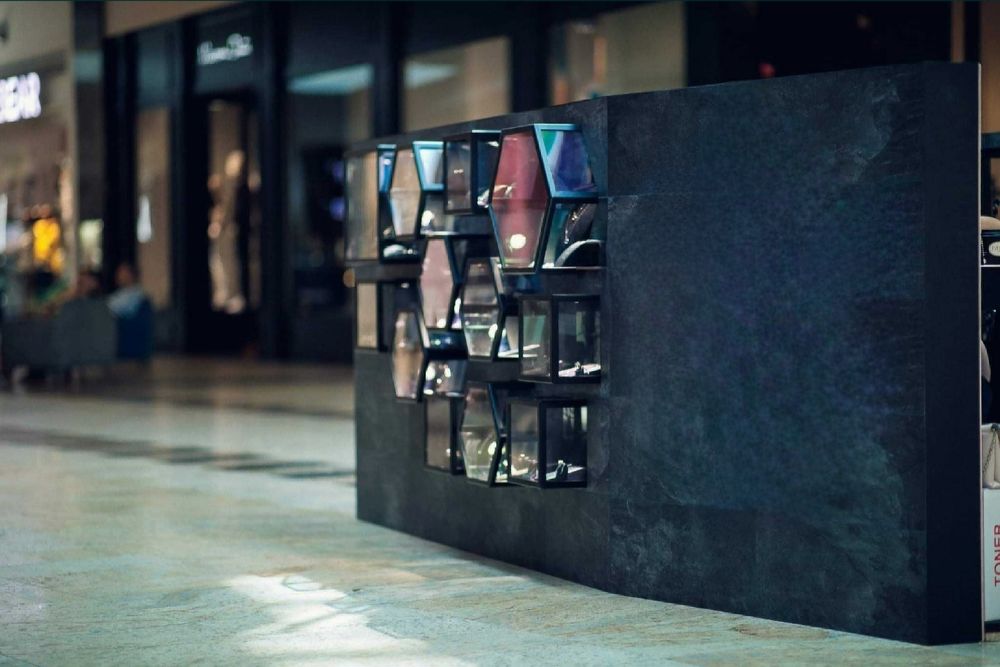 Mobilier insula mall, insula comerciala