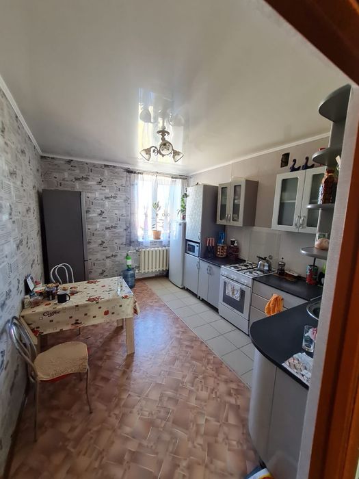 Продам 2-х ком. В 10 мкр. 28 дом