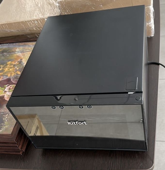 Продаю винный шкаф kitfort