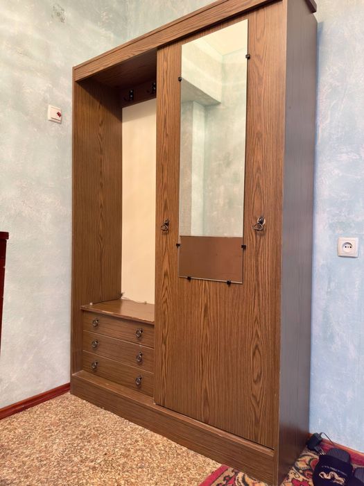 Вешалка шкаф для одежды