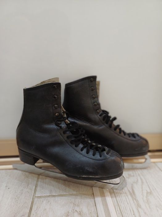 Коньки фигурные черные