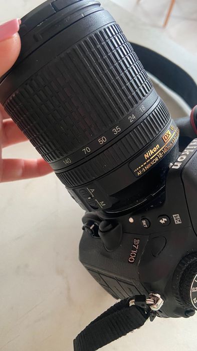 Nikon D7100 + обектив NIKKOR 18–140mm VR