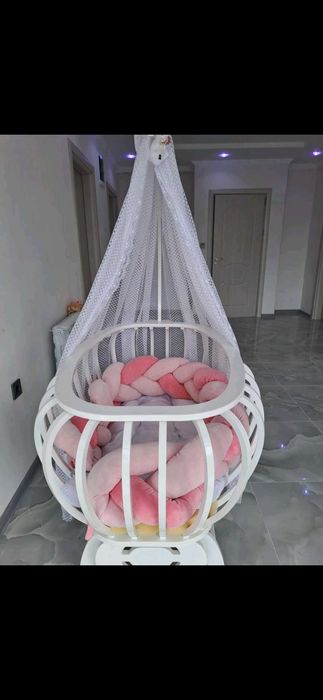 Дървена бебешка кошара