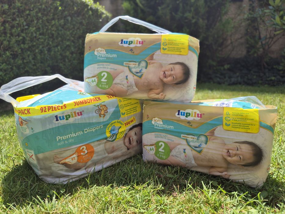 Детска количка Maxi cosi Zelia S 3 в 1, база  за кола Maxi Cosi Familyfix2, бебешки термочанти, памперси размер 2 и 3