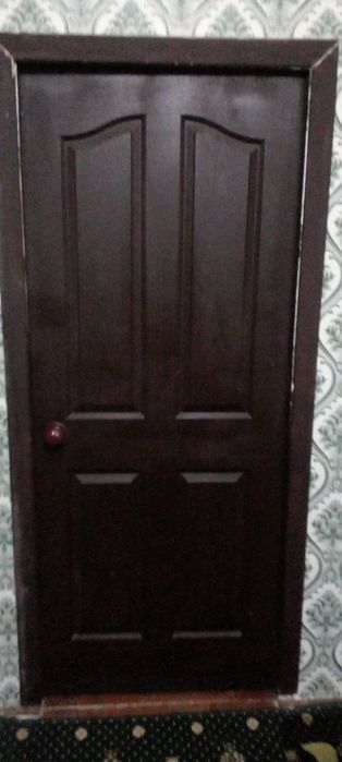 Eshik sotiladi xolati judayam zur remont qilyapmiz shunga almashtirdik