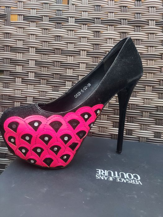 Pantofi mărimea 38 cu toc inalt.