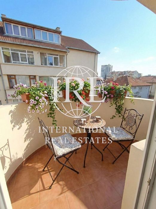 Продава се Четиристаен апартамент в Варна, Левски - 138 кв.м за 980 €/кв.м - Снимка #1