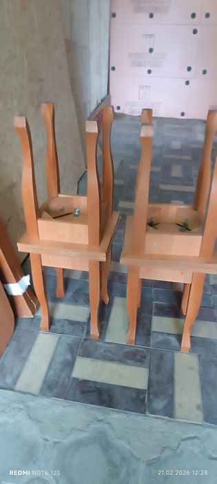 Продам стол и 4 табуретки