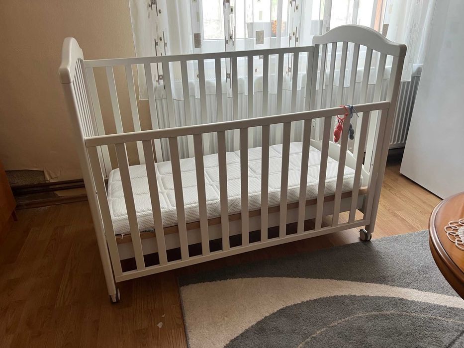 Patut din lemn si saltea pentru copii foarte putin folosit